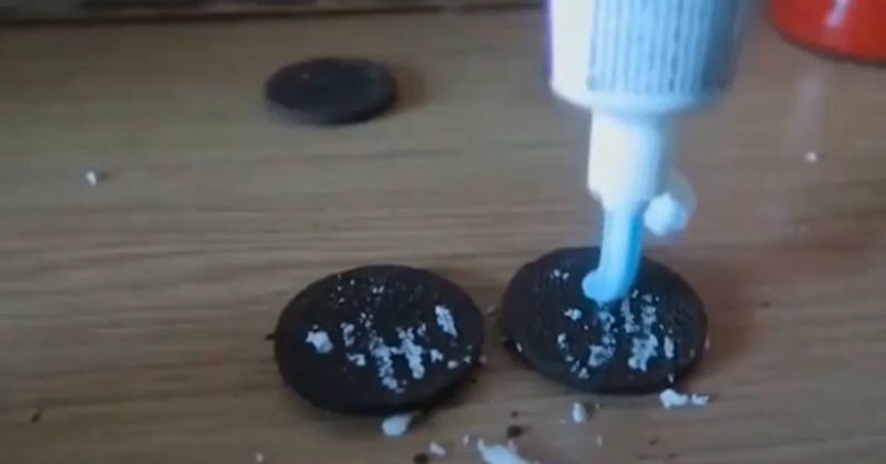 Giễu cợt người vô gia cư bằng ‘Oreo nhân kem đánh răng’, youtuber Trung Quốc đối mặt với án tù Giễu cợt người vô gia cư bằng ‘Oreo nhân kem đánh răng’, youtuber Trung Quốc đối mặt với án tù