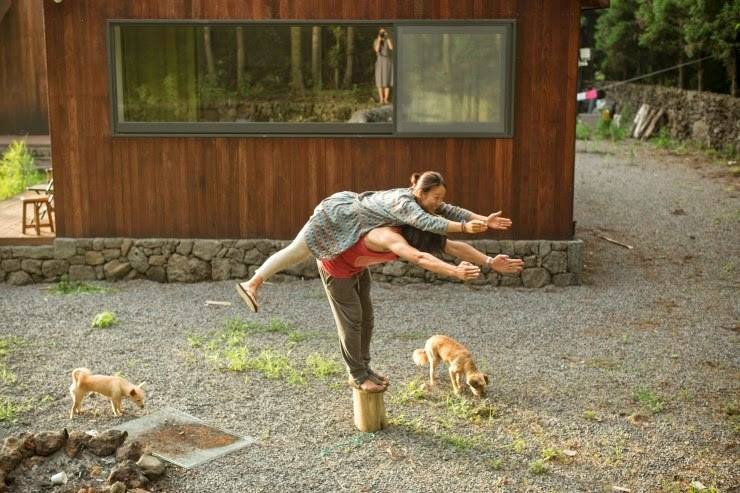 Lee Hyori: 'Dù trời xanh kia có sập xuống, chồng vẫn là người đẹp trai nhất trong mắt tôi' Lee Hyori: 'Dù trời xanh kia có sập xuống, chồng vẫn là người đẹp trai nhất trong mắt tôi'
