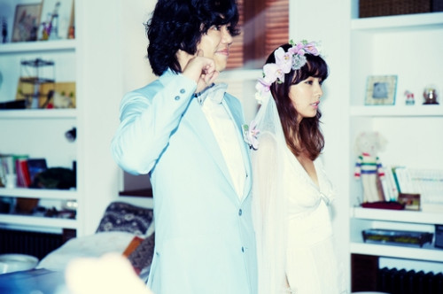 Lee Hyori: 'Dù trời xanh kia có sập xuống, chồng vẫn là người đẹp trai nhất trong mắt tôi' Lee Hyori: 'Dù trời xanh kia có sập xuống, chồng vẫn là người đẹp trai nhất trong mắt tôi'