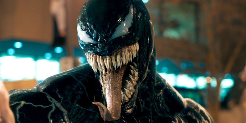Đừng mải ngắm Tom Hardy mà bỏ qua 7 chi tiết thú vị được 'cài cắm' trong trailer mới của 'Venom' Đừng mải ngắm Tom Hardy mà bỏ qua 7 chi tiết thú vị được 'cài cắm' trong trailer mới của 'Venom'