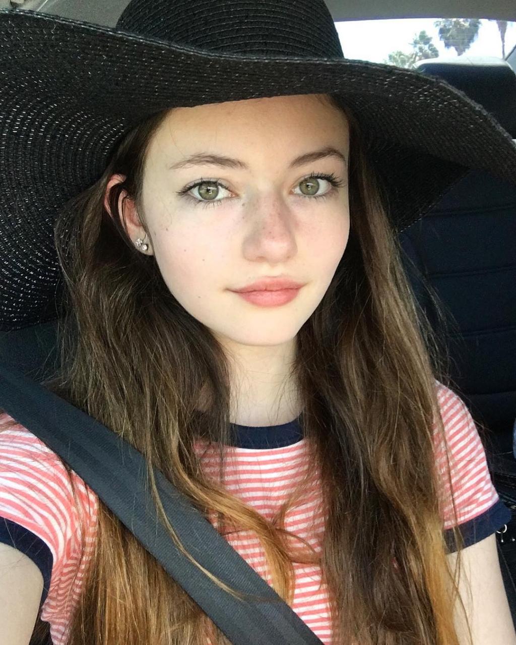 Mackenzie Foy: 7 năm từ sao nhí 'Twilight' đến 'nàng công chúa' được cả Hollywood cưng chiều Mackenzie Foy: 7 năm từ sao nhí 'Twilight' đến 'nàng công chúa' được cả Hollywood cưng chiều