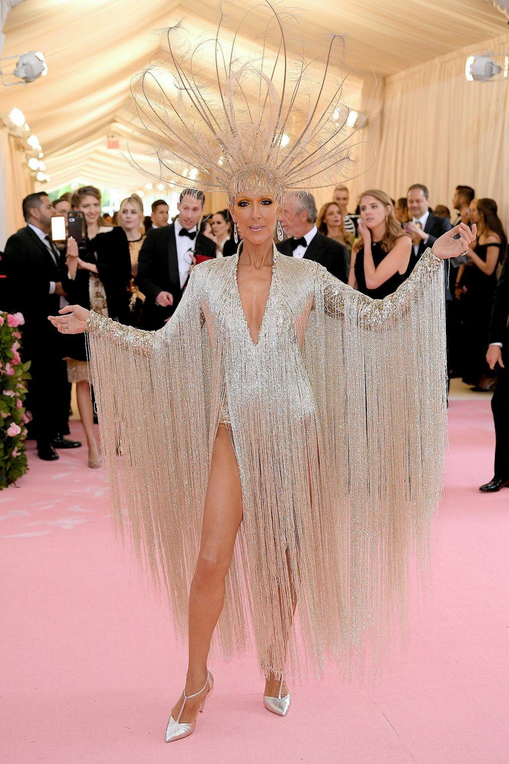 Các sao mặc gì để 'chặt chém' lẫn nhau trên thảm đỏ Met Gala 2019? Các sao mặc gì để 'chặt chém' lẫn nhau trên thảm đỏ Met Gala 2019?