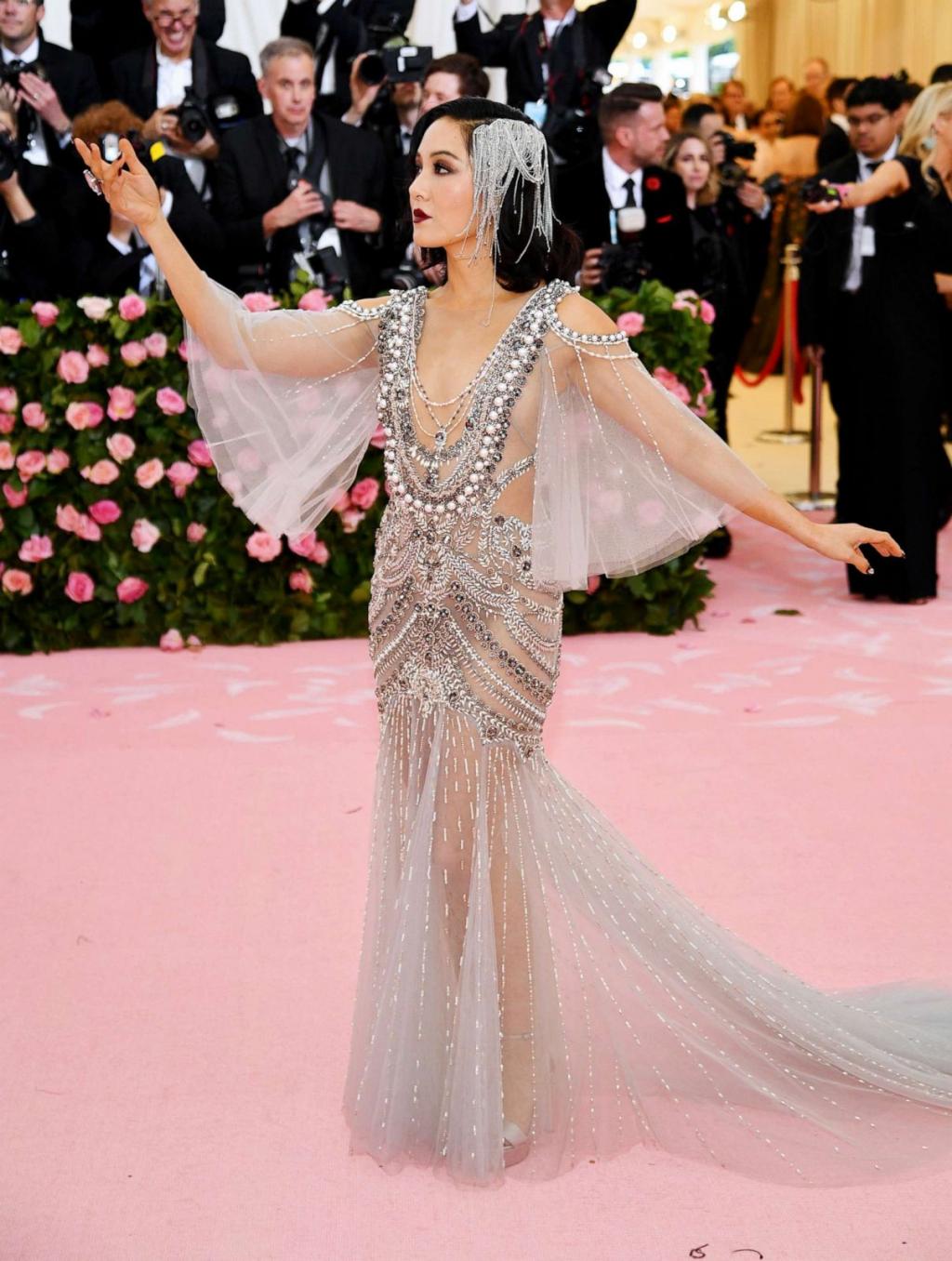 Các sao mặc gì để 'chặt chém' lẫn nhau trên thảm đỏ Met Gala 2019? Các sao mặc gì để 'chặt chém' lẫn nhau trên thảm đỏ Met Gala 2019?