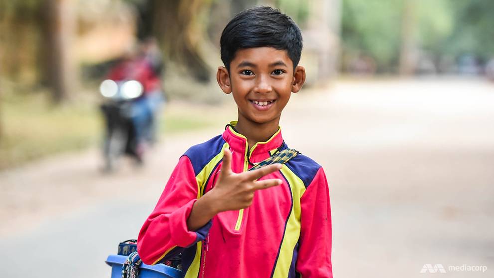 Những điều bạn chưa biết về cuộc đời của cậu bé Campuchia nói được hơn 10 thứ tiếng Những điều bạn chưa biết về cuộc đời của cậu bé Campuchia nói được hơn 10 thứ tiếng