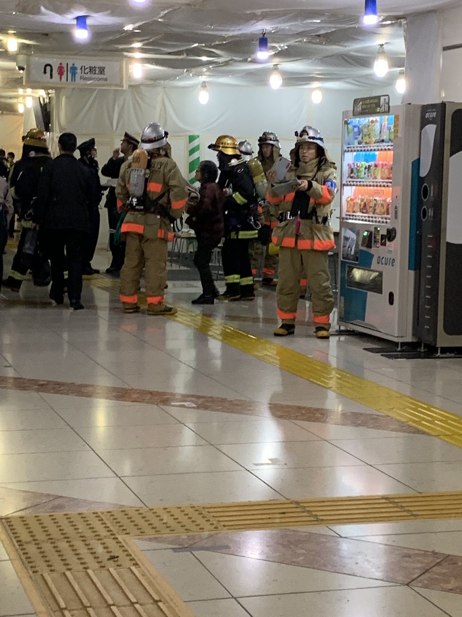 Tokyo phát báo động 'thảm họa đặc biệt' sau sự cố kép tấn công bằng dao và rò rỉ hóa chất lạ Tokyo phát báo động 'thảm họa đặc biệt' sau sự cố kép tấn công bằng dao và rò rỉ hóa chất lạ