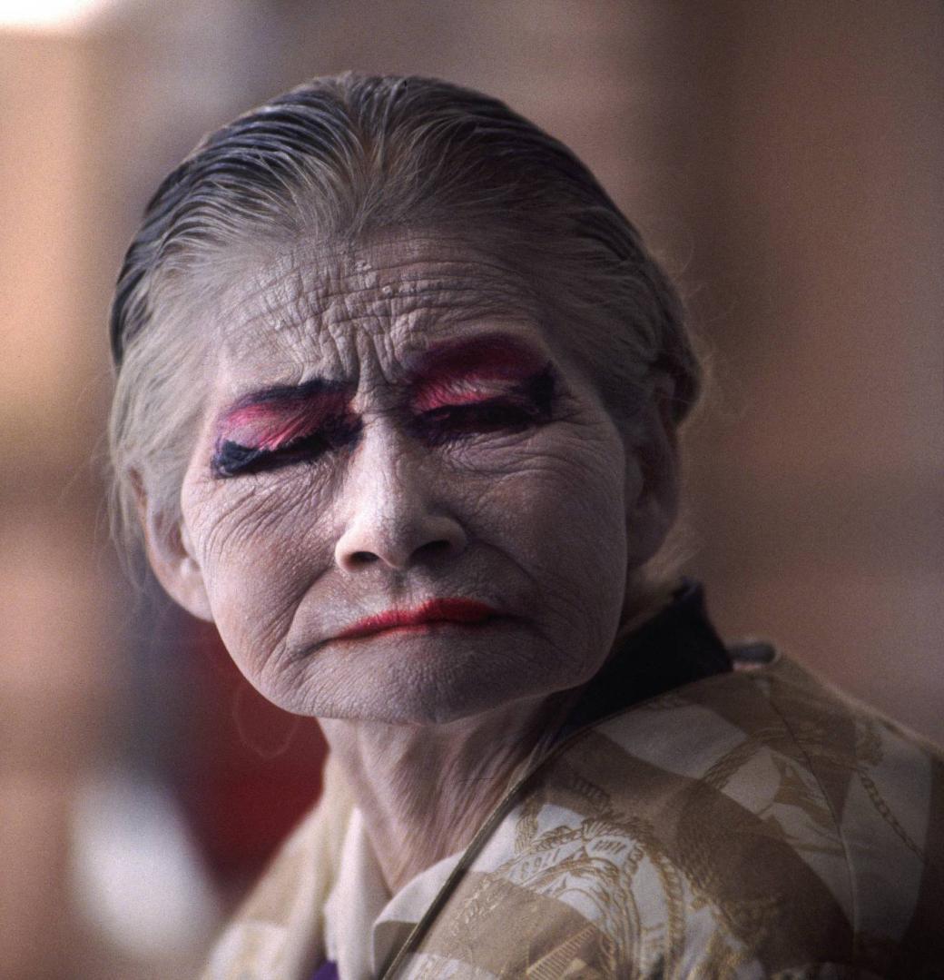 Nàng geisha cao ngạo 40 năm lang thang trên đường phố Yokohama, mãi chờ một vị khách không bao giờ quay lại Nàng geisha cao ngạo 40 năm lang thang trên đường phố Yokohama, mãi chờ một vị khách không bao giờ quay lại