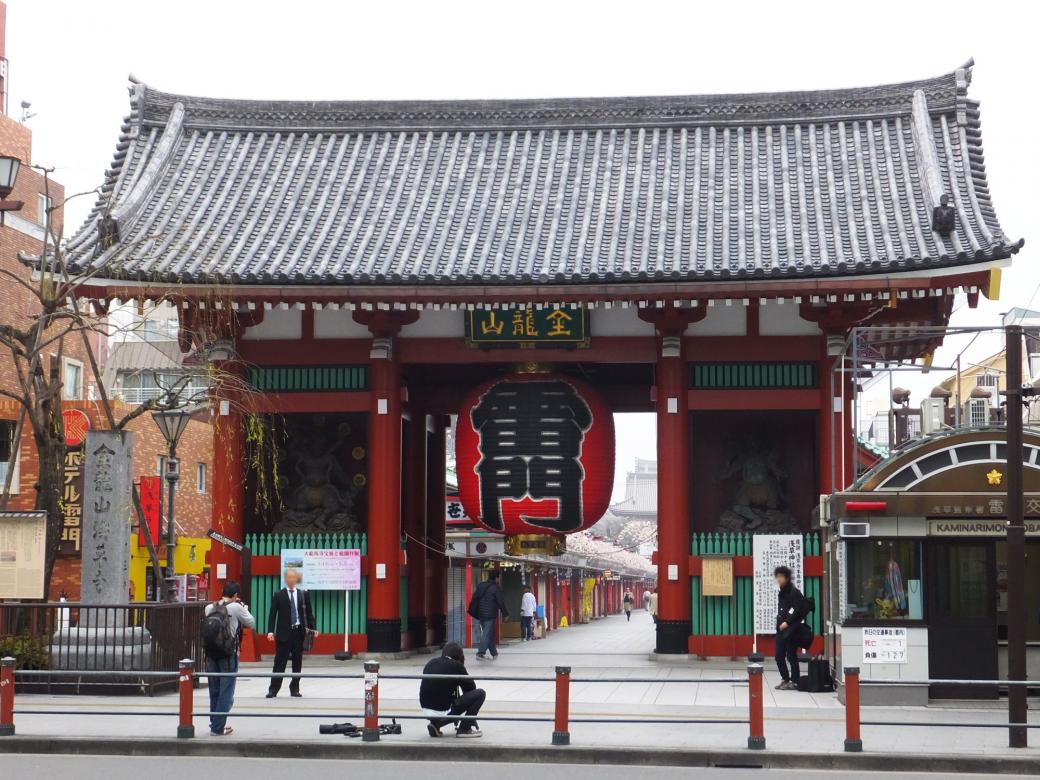 Bị bắt tại chỗ vì cướp chốt cảnh sát Tokyo giữa ban ngày bằng... dao gọt hoa quả Bị bắt tại chỗ vì cướp chốt cảnh sát Tokyo giữa ban ngày bằng... dao gọt hoa quả