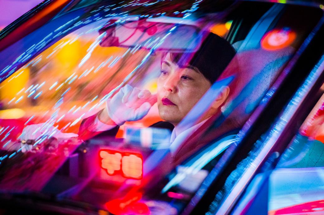 Chuyện đời của những lái xe taxi trung niên chạy xuyên màn đêm ở Tokyo Chuyện đời của những lái xe taxi trung niên chạy xuyên màn đêm ở Tokyo