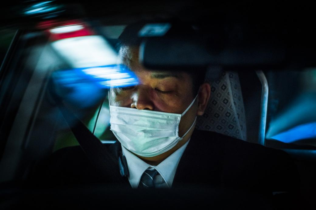 Chuyện đời của những lái xe taxi trung niên chạy xuyên màn đêm ở Tokyo Chuyện đời của những lái xe taxi trung niên chạy xuyên màn đêm ở Tokyo