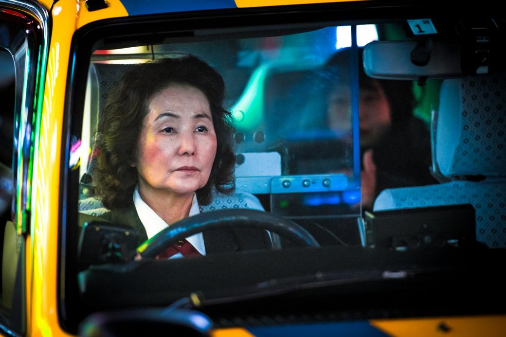 Chuyện đời của những lái xe taxi trung niên chạy xuyên màn đêm ở Tokyo Chuyện đời của những lái xe taxi trung niên chạy xuyên màn đêm ở Tokyo