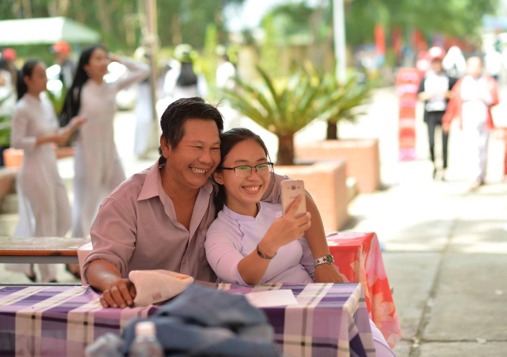 Câu chuyện người cha và những quả bóng bay âm thầm theo con dự lễ tổng kết suốt 10 năm liền Câu chuyện người cha và những quả bóng bay âm thầm theo con dự lễ tổng kết suốt 10 năm liền
