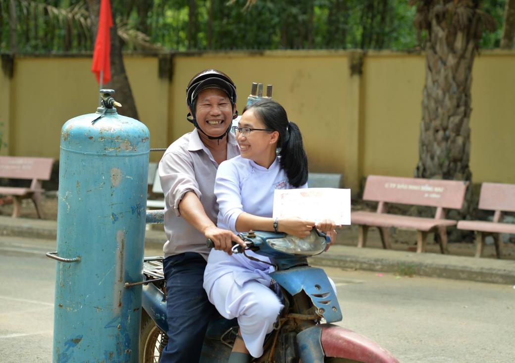 Câu chuyện người cha và những quả bóng bay âm thầm theo con dự lễ tổng kết suốt 10 năm liền Câu chuyện người cha và những quả bóng bay âm thầm theo con dự lễ tổng kết suốt 10 năm liền