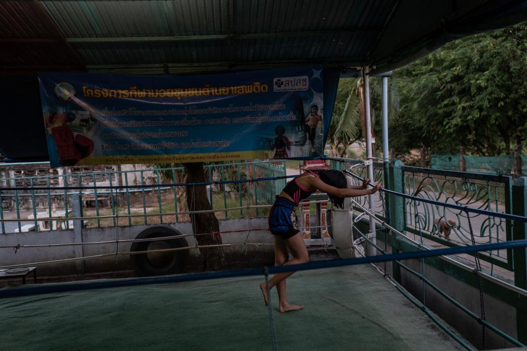 Đau lòng cảnh đấu sĩ nhí Muay Thái đổ máu mỗi đêm trên võ đài để kiếm tiền nuôi gia đình Đau lòng cảnh đấu sĩ nhí Muay Thái đổ máu mỗi đêm trên võ đài để kiếm tiền nuôi gia đình