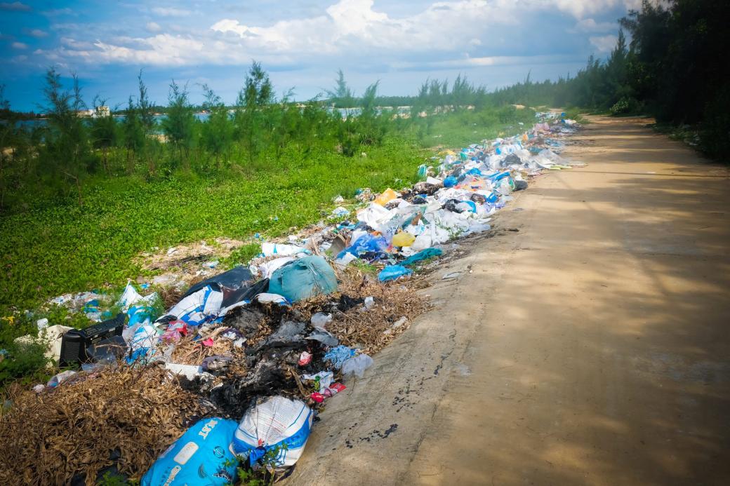 Chàng trai 'săn rác' suốt 3.000 km đường bờ biển Việt Nam: 'Những điều trông thấy mà đau đớn lòng' Chàng trai 'săn rác' suốt 3.000 km đường bờ biển Việt Nam: 'Những điều trông thấy mà đau đớn lòng'