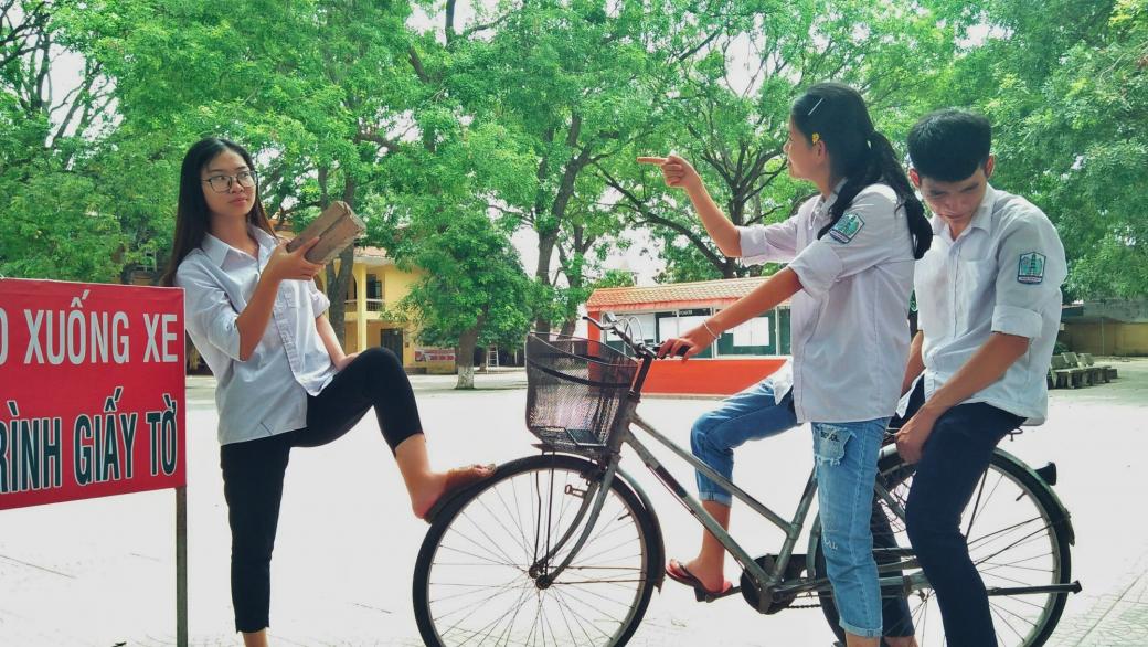 Bộ ảnh kỷ yếu 'Mình cùng nhau đóng băng' khiến dân mạng cười bò vì độ... đơ của các nhân vật Bộ ảnh kỷ yếu 'Mình cùng nhau đóng băng' khiến dân mạng cười bò vì độ... đơ của các nhân vật