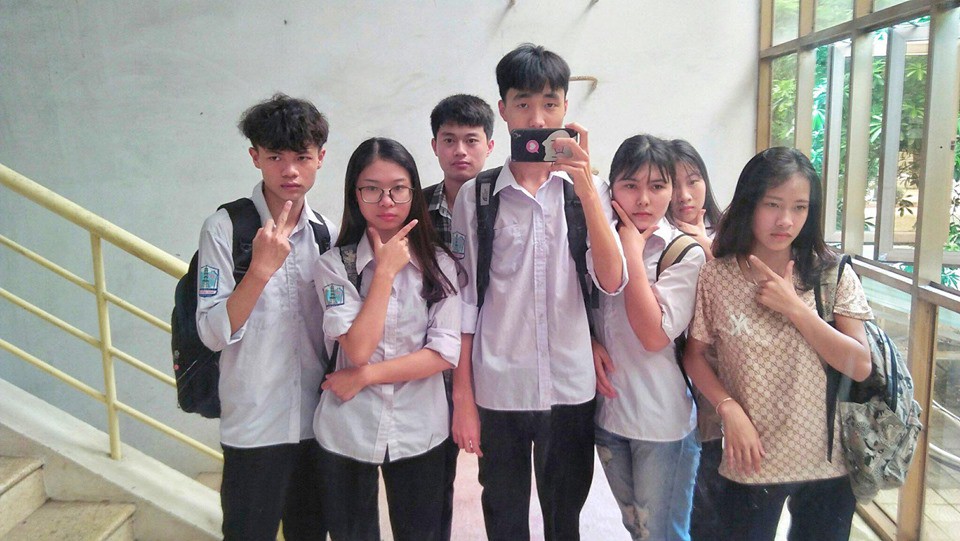Bộ ảnh kỷ yếu 'Mình cùng nhau đóng băng' khiến dân mạng cười bò vì độ... đơ của các nhân vật Bộ ảnh kỷ yếu 'Mình cùng nhau đóng băng' khiến dân mạng cười bò vì độ... đơ của các nhân vật