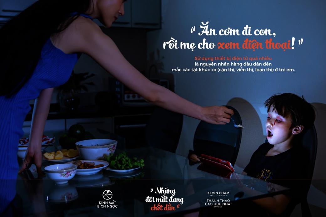 'Những Đôi Mắt Đang Chết Dần': Bộ ảnh vạch trần cách dạy con sai trái của cha mẹ thời công nghệ 'Những Đôi Mắt Đang Chết Dần': Bộ ảnh vạch trần cách dạy con sai trái của cha mẹ thời công nghệ