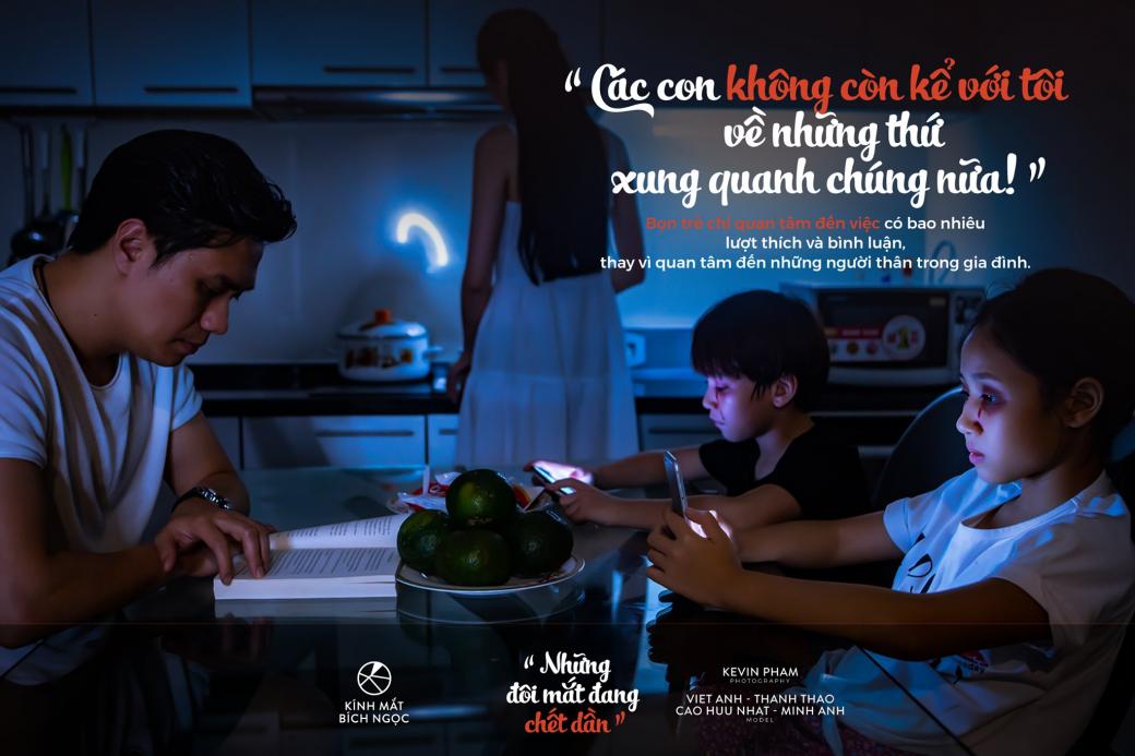 'Những Đôi Mắt Đang Chết Dần': Bộ ảnh vạch trần cách dạy con sai trái của cha mẹ thời công nghệ 'Những Đôi Mắt Đang Chết Dần': Bộ ảnh vạch trần cách dạy con sai trái của cha mẹ thời công nghệ