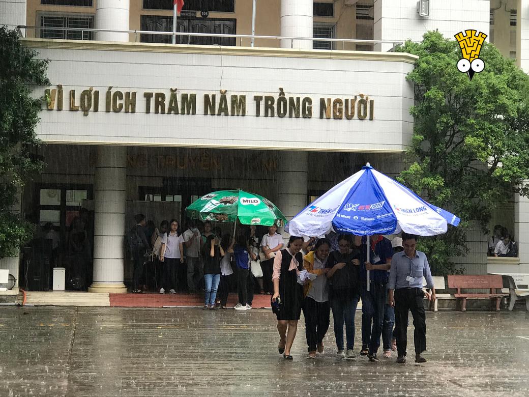 Ấm lòng với những câu chuyện chiến sĩ công an 'kề vai sát cánh' cùng các sĩ tử Ấm lòng với những câu chuyện chiến sĩ công an 'kề vai sát cánh' cùng các sĩ tử