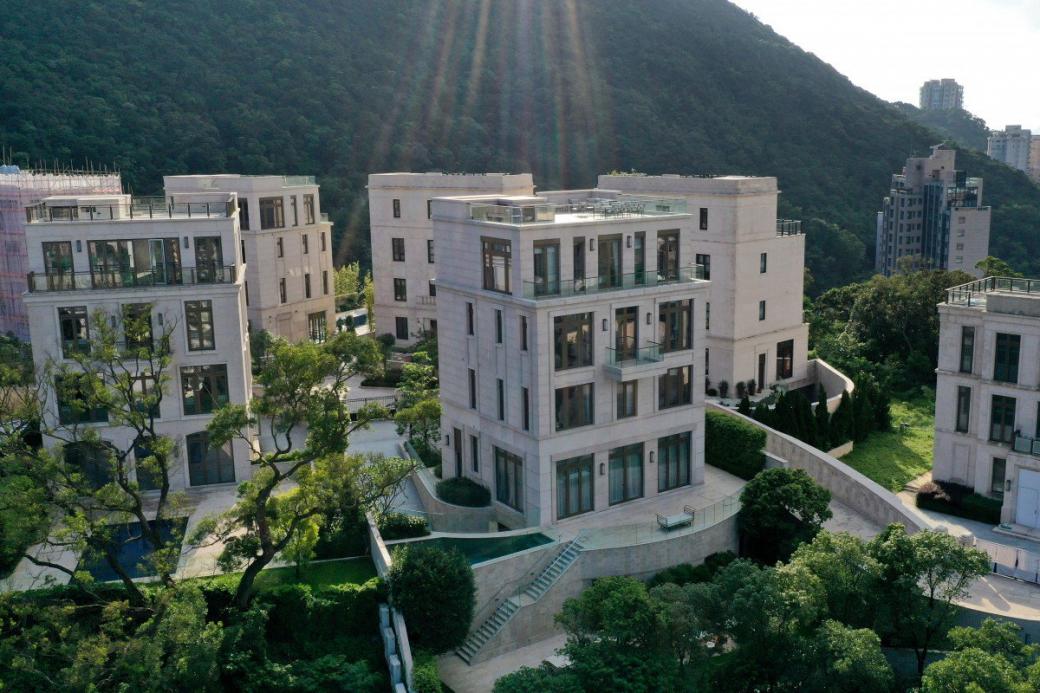Góc con nhà người ta: Chàng trai 22 tuổi tậu biệt thự 117 triệu USD trong khu nhà giàu đắt đỏ nhất Hong Kong Góc con nhà người ta: Chàng trai 22 tuổi tậu biệt thự 117 triệu USD trong khu nhà giàu đắt đỏ nhất Hong Kong