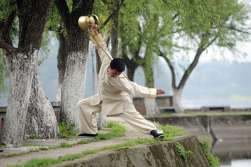 Sự giằng xé giữa truyền thống và tính biểu diễn của văn hoá 'kung fu trà đạo' tại Trung Quốc Sự giằng xé giữa truyền thống và tính biểu diễn của văn hoá 'kung fu trà đạo' tại Trung Quốc