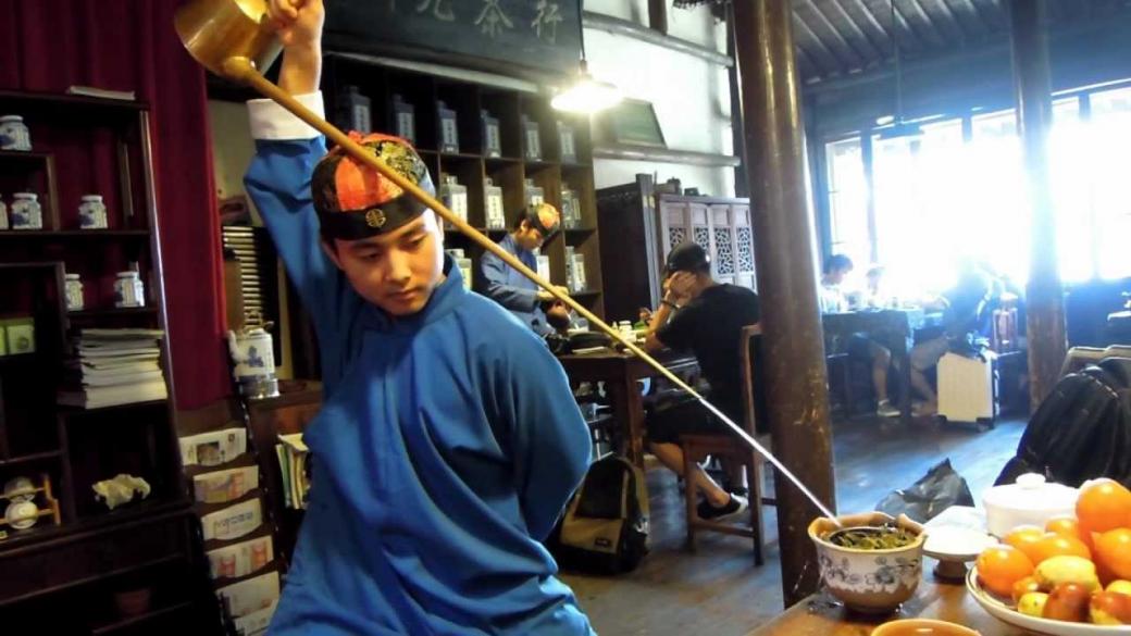 Sự giằng xé giữa truyền thống và tính biểu diễn của văn hoá 'kung fu trà đạo' tại Trung Quốc Sự giằng xé giữa truyền thống và tính biểu diễn của văn hoá 'kung fu trà đạo' tại Trung Quốc