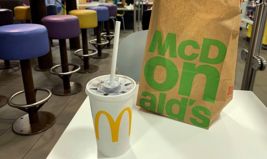 Ống hút giấy của McDonald's bị ghét bỏ, khách mong muốn quay lại ống hút nhựa có thể tái chế được Ống hút giấy của McDonald's bị ghét bỏ, khách mong muốn quay lại ống hút nhựa có thể tái chế được