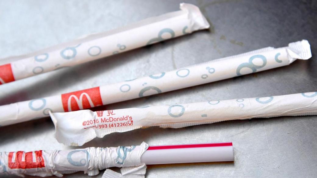 Ống hút giấy của McDonald's bị ghét bỏ, khách mong muốn quay lại ống hút nhựa có thể tái chế được Ống hút giấy của McDonald's bị ghét bỏ, khách mong muốn quay lại ống hút nhựa có thể tái chế được