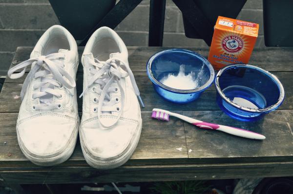 9 cách giúp sneaker trắng luôn... trắng 9 cách giúp sneaker trắng luôn... trắng