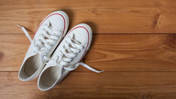 9 cách giúp sneaker trắng luôn... trắng 9 cách giúp sneaker trắng luôn... trắng