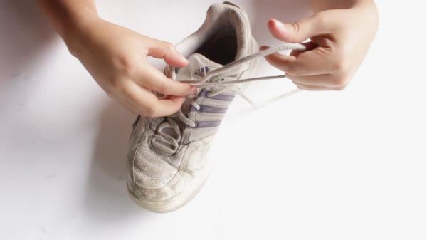 9 cách giúp sneaker trắng luôn... trắng 9 cách giúp sneaker trắng luôn... trắng