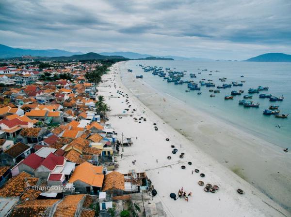Việt Nam nhìn từ trên cao, thật đẹp mà cũng thật buồn... Việt Nam nhìn từ trên cao, thật đẹp mà cũng thật buồn...