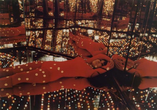 Yayoi Kusama - Một người điên rất 'tỉnh', nữ hoàng của những chấm bi Yayoi Kusama - Một người điên rất 'tỉnh', nữ hoàng của những chấm bi