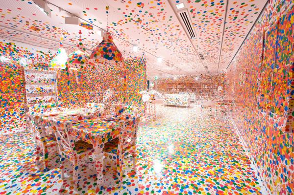 Yayoi Kusama - Một người điên rất 'tỉnh', nữ hoàng của những chấm bi Yayoi Kusama - Một người điên rất 'tỉnh', nữ hoàng của những chấm bi