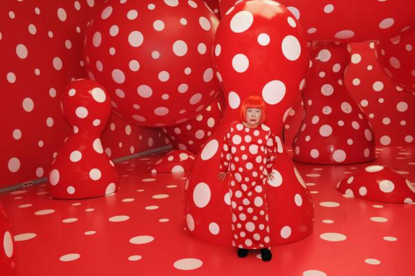 Yayoi Kusama - Một người điên rất 'tỉnh', nữ hoàng của những chấm bi Yayoi Kusama - Một người điên rất 'tỉnh', nữ hoàng của những chấm bi