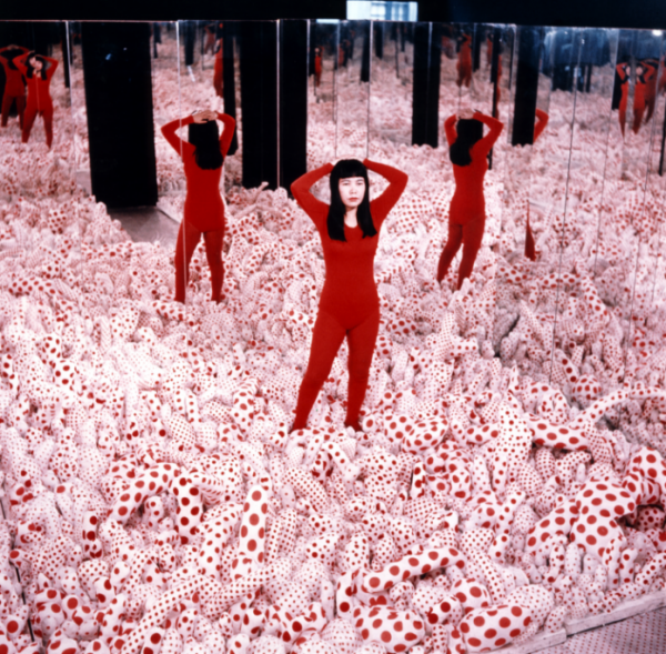 Yayoi Kusama - Một người điên rất 'tỉnh', nữ hoàng của những chấm bi Yayoi Kusama - Một người điên rất 'tỉnh', nữ hoàng của những chấm bi