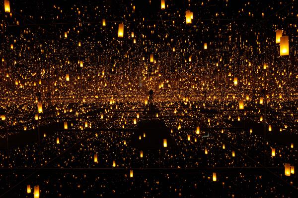 Yayoi Kusama - Một người điên rất 'tỉnh', nữ hoàng của những chấm bi Yayoi Kusama - Một người điên rất 'tỉnh', nữ hoàng của những chấm bi