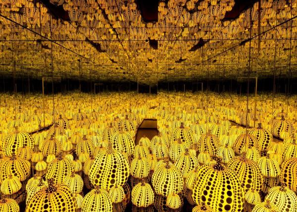 Yayoi Kusama - Một người điên rất 'tỉnh', nữ hoàng của những chấm bi Yayoi Kusama - Một người điên rất 'tỉnh', nữ hoàng của những chấm bi