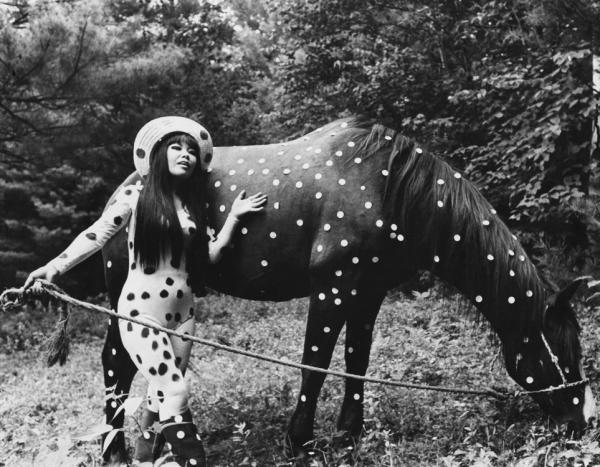 Yayoi Kusama - Một người điên rất 'tỉnh', nữ hoàng của những chấm bi Yayoi Kusama - Một người điên rất 'tỉnh', nữ hoàng của những chấm bi
