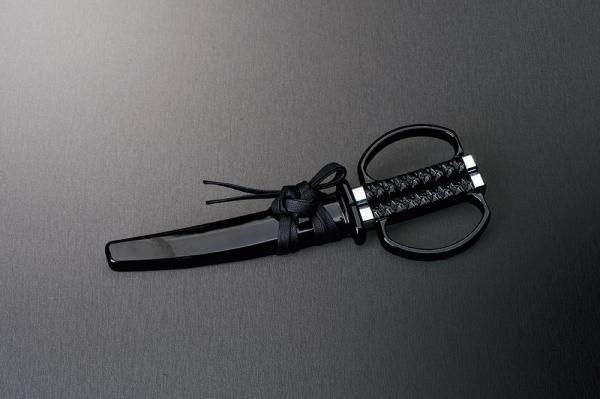 Những thanh Katana siêu ngầu chỉ để... cắt giấy Những thanh Katana siêu ngầu chỉ để... cắt giấy