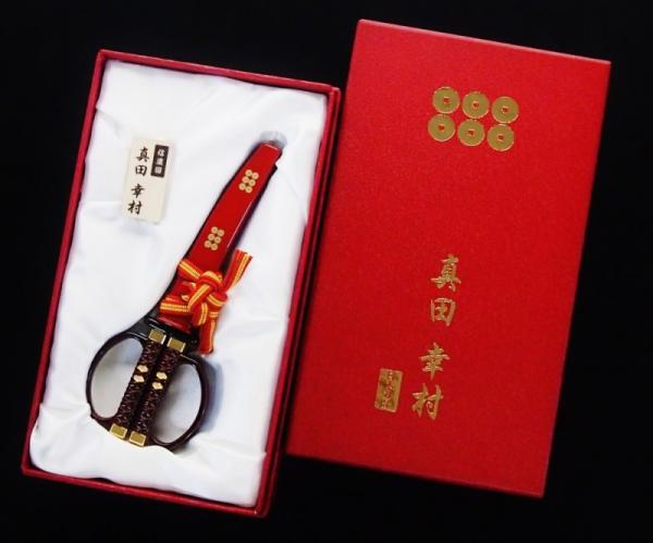 Những thanh Katana siêu ngầu chỉ để... cắt giấy Những thanh Katana siêu ngầu chỉ để... cắt giấy
