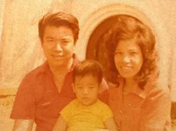 Đặt chân vào bên trong toà cao ốc bỏ hoang rùng rợn nhất Bangkok Đặt chân vào bên trong toà cao ốc bỏ hoang rùng rợn nhất Bangkok
