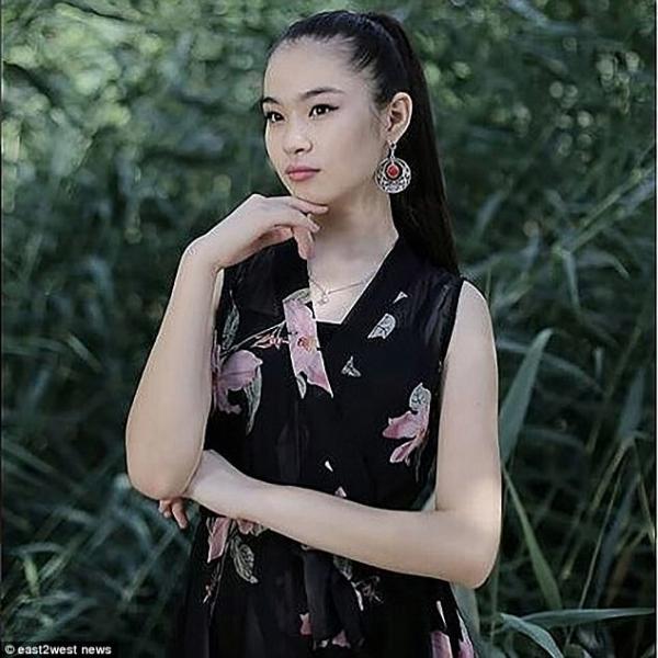 Giả gái đi thi hoa hậu, ấy vậy mà vào được tới tận... chung kết Giả gái đi thi hoa hậu, ấy vậy mà vào được tới tận... chung kết