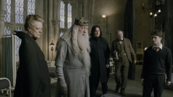 Dàn diễn viên 'Harry Potter' bồi hồi kể lại chuyện hậu trường sau 17 năm Dàn diễn viên 'Harry Potter' bồi hồi kể lại chuyện hậu trường sau 17 năm