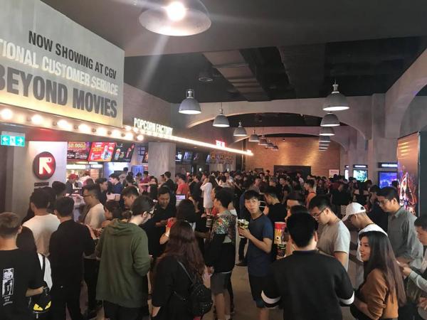 Các rạp chiếu phim 'thất thủ' vì siêu bom tấn Avengers: Infinity War Các rạp chiếu phim 'thất thủ' vì siêu bom tấn Avengers: Infinity War
