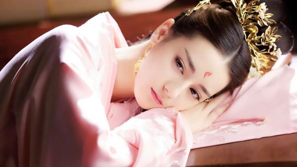Thu nhập chênh lệch 'một trời một vực' của 'Tứ đại mỹ nhân' Tân Cương trong showbiz Hoa ngữ Thu nhập chênh lệch 'một trời một vực' của 'Tứ đại mỹ nhân' Tân Cương trong showbiz Hoa ngữ