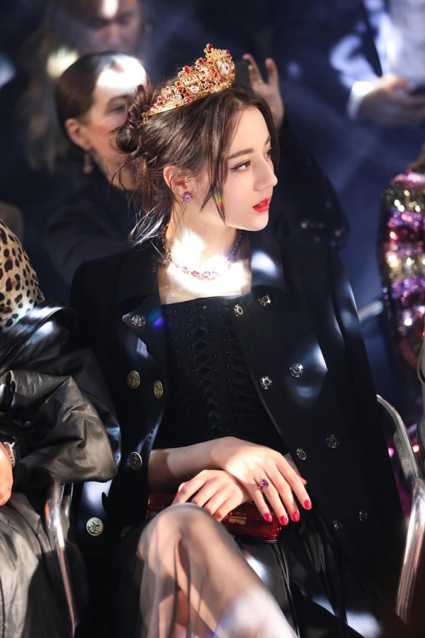 Thu nhập chênh lệch 'một trời một vực' của 'Tứ đại mỹ nhân' Tân Cương trong showbiz Hoa ngữ Thu nhập chênh lệch 'một trời một vực' của 'Tứ đại mỹ nhân' Tân Cương trong showbiz Hoa ngữ