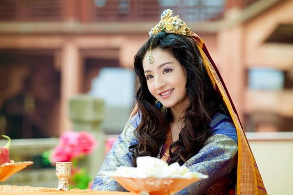 Ảnh thơ ấu của 'Tân Cương Tứ Mỹ': Khắc Tư xinh như búp bê, Na Trát - Nhiệt Ba đẹp choáng ngợp Ảnh thơ ấu của 'Tân Cương Tứ Mỹ': Khắc Tư xinh như búp bê, Na Trát - Nhiệt Ba đẹp choáng ngợp