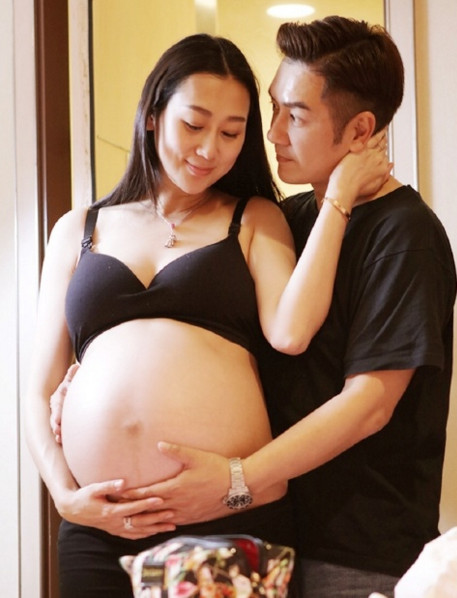 'Đoàn Dự' Trần Hạo Dân bị chỉ trích vì coi vợ như 'máy đẻ', 5 năm sinh mổ 4 đứa con 'Đoàn Dự' Trần Hạo Dân bị chỉ trích vì coi vợ như 'máy đẻ', 5 năm sinh mổ 4 đứa con