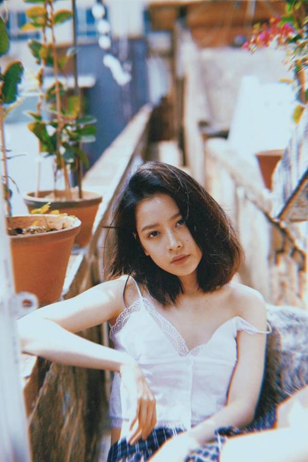 Chi Pu: Muốn là 'nữ thần thanh xuân' hay muốn học Sulli làm 'thần tượng Lolita' đây? Chi Pu: Muốn là 'nữ thần thanh xuân' hay muốn học Sulli làm 'thần tượng Lolita' đây?